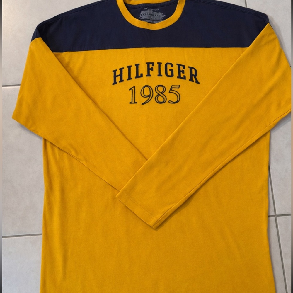 Tommy Hilfiger Men's Gold and Navy Long Sleeve Tee